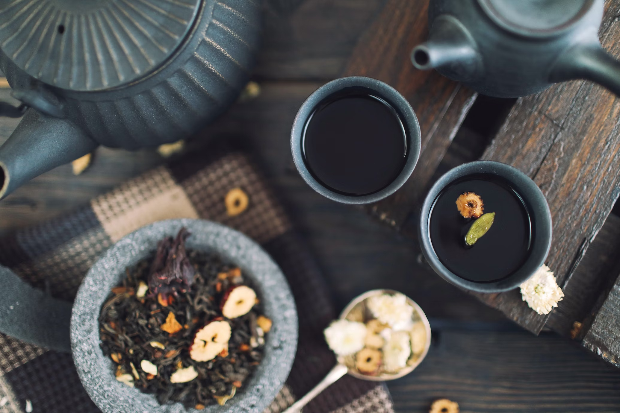 Cha1004 tea drinks arranged across a countertop